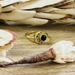 Bague en onyx lune céleste très demandée, bijoux bohèmes en laiton pour femme, plaqué or 18 carats, délicat motif soleil, style affirmé, vente en gros, fait main - Product Image 3