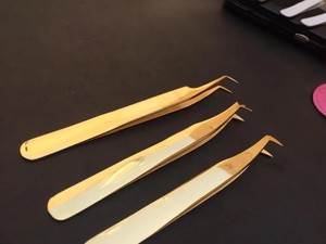 Pinzas para Extensión de Pestañas de Volumen Ruso, de Acero Inoxidable Japonés, Chapadas en Oro de 24K, de 90 Grados, Delgadas y con Punta Puntiaguda - Product Image 4