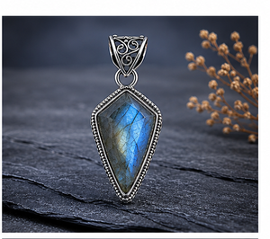 Pendentif en argent labradorite – Collier artisanal en argent sterling avec pierre précieuse bleue chatoyante - Product Image 2