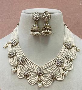 Adorable conjunto de collar y aretes chapados en oro de calidad premium con un hermoso diseño Kundan para bodas, colección para mujeres. - Product Image 2