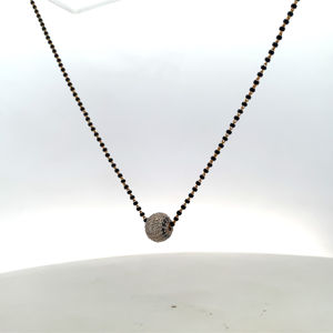 Mangalsutra en or jaune massif 22 carats avec pendentif serti de diamants - Product Image 5