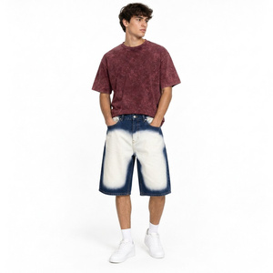 Shorts en jean droits personnalisés, longueur genou, délavage bleu moyen, détail poche de charpentier, étiquette personnalisée et coupe décontractée - Product Image 4