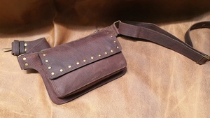 Riñonera de Moda, Riñonera de Cuero Elegante, Riñonera Ligera Personalizada para Viajes y Senderismo, Riñonera de Estilo Sostenible - Product Image 2