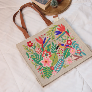 Bolso Tote Personalizado Jillian con Cuentas, Cierre Abierto y Bordado Estilo Tortuga Marina por Whimsy Art Craft - Product Image 3