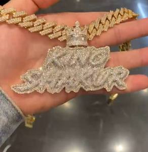 Pendentif Papillon Personnalisé Sertie de Diamants Moissanite, Collier Insecte Micro-Pavé en Argent 925, Bijou de Luxe avec Pierre Bleue, Style Statement - Product Image 4