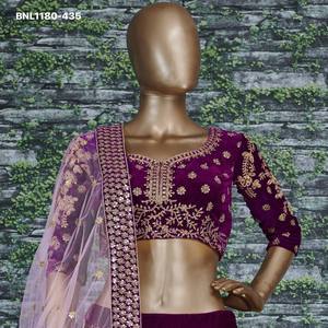 Traje de boda de terciopelo puro con trabajo de hilo Zari-Dori y lentejuelas, Lehenga-Choli-Dupatta de terciopelo morado semisellado, proveedor de Surat - Product Image 6