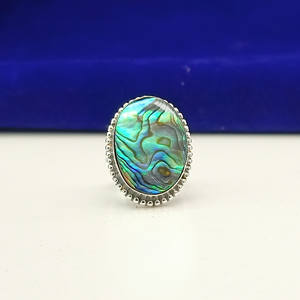 Anillo de Concha de Abulón Hecho a Mano, Joyería Oceánica Iridiscente, Anillo de Concha Marina, Regalo Boho para Ella - Product Image 2