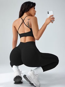 Conjunto Deportivo de 2 Piezas para Mujer: Sujetador Deportivo Sin Costuras con Tirantes Cruzados y Leggings de Cintura Alta con Compresión - Product Image 6