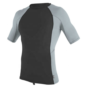 เสื้อแรชการ์ดแขนสั้นผู้ชาย พิมพ์โลโก้ด้านหน้า UPF50+ แห้งเร็ว 100% ผ้าฝ้าย เป็นมิตรกับสิ่งแวดล้อม ระบายอากาศได้ดี - Product Image 5