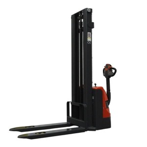 Chariot élévateur électrique robuste avec une hauteur de levage de 3 m et une mât double étage conçu pour les allées de entrepôt étroites et lisses. - Product Image 4