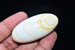 Piedra Preciosa de Calcita Amarilla de Primera Calidad, Shiva Lingam - Product Image 3