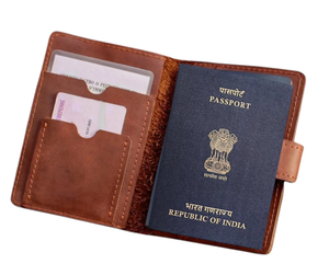 Porte-passeport Artha en cuir véritable de 5 pouces, style national, avec fermeture éclair et emplacement pour cartes de crédit - Product Image 3