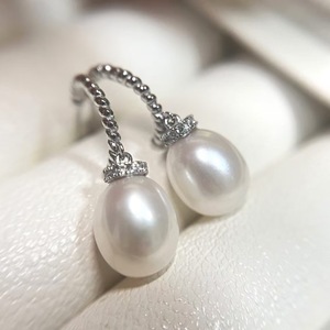 Pendientes de Plata CS925 con Perlas de Agua Dulce de Alta Calidad, 9-10 mm, Forma de Arroz, Trenzados, Simples y Hermosos - Product Image 1