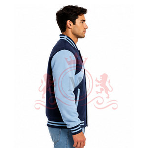 Chaqueta Letterman Azul Cielo de Último Diseño con Mangas en Contraste, Material Premium, Estilo Casual Urbano - Product Image 3