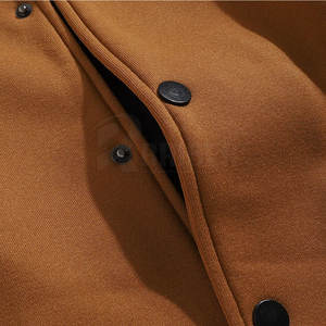 Veste varsity au design nouveau pour un confort, une chaleur et un style décontracté intemporel. Veste varsity en vente. - Product Image 5