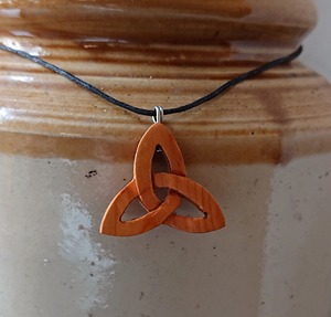 Collar de Madera para Vendedores en Línea, Collar de Madera de Calidad para Comercio Electrónico, Collar de Madera con Acabado Liso, Precio de Fábrica al por Mayor - Product Image 3