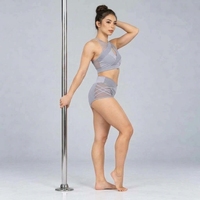 Haut d'entraînement de pole dance pour femmes, avec grip adhésif, tissu extensible confortable et respirant, ajustement sûr et mouvements corporels fluides.