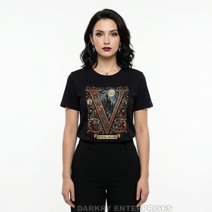 Camiseta de Algodón Roja Vino para Mujer con Estampado Gráfico de Murciélago y Reloj de Arena, Estilo Simbólico, Venta al por Mayor, Tops de Boutique Femeninos de Fábrica - Product Image 4