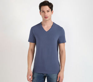 เสื้อยืดคอกว้างสีดำคุณภาพสูงสำหรับผู้ชาย ขายส่งเสื้อยืดคอวีผ้าฝ้ายเปล่าสำหรับฤดูร้อน ราคาขายส่ง พร้อมโลโก้สั่งทำ ระบายอากาศได้ดี - Product Image 2