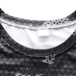 Camiseta Deportiva de Compresión, Material de Secado Rápido, Diseño Ajustado y Movimiento Fácil para Entrenamiento - Product Image 4