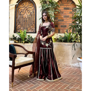 ชุดชาราราสีแดงเลือดหมูสำหรับผู้หญิง ยี่ห้อ Graceful Label รุ่น Mayra ประดับลายดอกไม้สีทอง ขนาด S-36 - Product Image 2