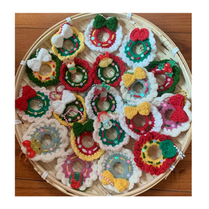 Porte-clés de Noël en crochet fait main, breloque de sac tricotée pour les fêtes, cadeau souvenir, accessoire de sac à dos mignon et festif - Product Image 2
