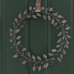 Corona de Metal Rústica con Adornos de Acebo, Acabado en Cobre Verdigris Vintage, Decoración Elegante para Puerta Navideña, Placa Decorativa Encantadora para Colgar en la Pared en Invierno - Product Image 1
