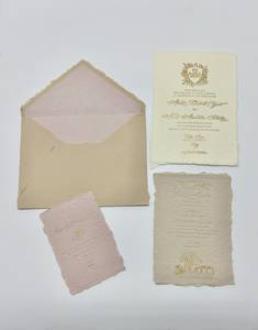 Invitations de mariage en papier fait main à bords festonnés, design luxueux, couleurs et style de lettrage personnalisés - Product Image 3
