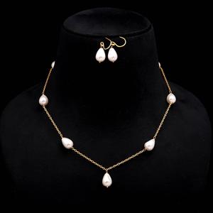 Collar Hecho a Mano con Gema en Forma de Lágrima de Perla Dulce, Chapado en Oro de 18k sobre Plata de Ley 925 - Product Image 4