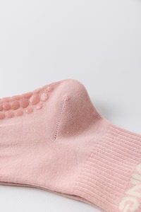 Chaussettes courtes pour femmes en coton, élasthanne et nylon, respirantes, à usage quotidien, avec imprimé lettres, tricotées, avec bord antidérapant, pour l'intérieur - Product Image 3