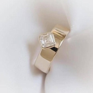 Precioso anillo de banda ancha con diamante de corte Asscher de 1.01 quilates cultivado en laboratorio para unisex, oro macizo de 14 quilates, regalo sorpresa para boda, joyería. - Product Image 3