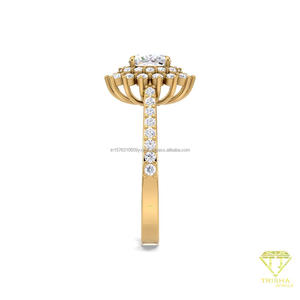 Bague de fiançailles vintage en or jaune 14 carats avec moissanite taille coussin et double halo, bague de mariage avec bande pavée - Product Image 2