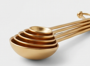 Elegantes Cucharas Medidoras de Metal Chapadas en Oro con Elegantes Mangos Metálicos, Herramientas de Medición de Cocina con un Diseño Maravilloso - Product Image 3