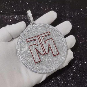 Pendentif en argent 925 plaqué rhodium avec diamant et lettre TM encadrée de rouge, style hip-hop, breloque thématique pour homme - Product Image 1