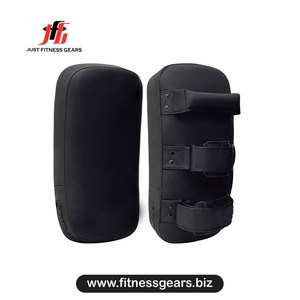 Almohadilla Tailandesa de Cuero para Entrenamiento de Muay Thai y Kickboxing con Cierre de Velcro, Diseño Rojo y Blanco - Product Image 2