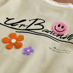 แจ็คเก็ตวาร์ซิตี้พรีเมียมสำหรับฤดูหนาว แขนหนัง PU สีขาวสำหรับผู้ชาย ปักลายวีแบบมินิมอล  บอมเบอร์ผ้าฟลีซนุ่มสบาย - Product Image 4