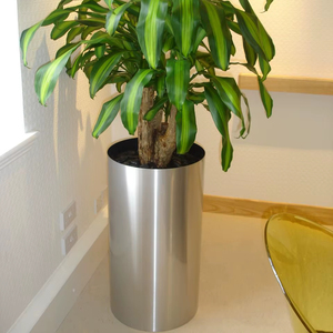 Jardinière en métal rustique pour l'extérieur, pot de jardin décoratif, solution élégante et durable pour les plantes - Product Image 1