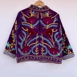 Veste en velours brodée de fleurs Suzani, style folklorique ouzbek, avec rembourrage en coton, pour vêtements d'extérieur type bomber ou duster, à prix avantageux - Product Image 3