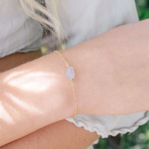 Bracelet chaîne à maillons fait main en pierre de lune arc-en-ciel brute - Bijou en argent sterling 925 plaqué or avec pierres précieuses - Product Image 1