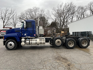 USED 2024 MA CK PINNACLE 64T 12.8L 6 Cylinders 445hp Engine type-MP8 8x4 Fuel-Diesel Class-8 Transmission-AMT Left Hand Steering - Product Image 4