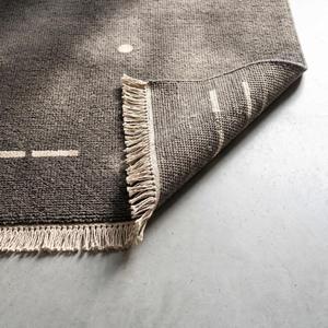 Alfombra de Lana Anudada a Mano de Primera Calidad en Gris Carbón, Diseño Minimalista Abstracto Moderno, con Flecos y Borlas - Product Image 6