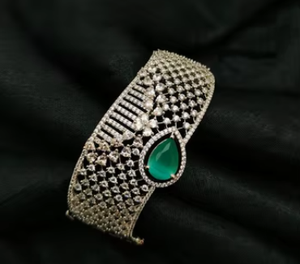 Bracelet au design tendance Bracelet en diamant américain Finition blanche pour femmes Bracelet élégant pour soirée Bracelet royal pour femmes - Product Image 2