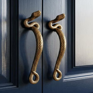Manija de puerta de latón con diseño de serpiente, tirador de puerta con forma de serpiente, herraje de latón único con diseño animal, manija de latón llamativa para puerta principal o tirador de gabinete - Product Image 1