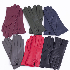 Guantes de cuero genuino a la moda con lazo, guantes de invierno con forro cálido ultrasuave para mujer - Product Image 3