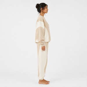 Survêtement oversize pour femme de qualité supérieure, doté d'un tissu doux, d'une coupe décontractée et d'un design confortable pour un usage quotidien décontracté. - Product Image 3