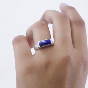 แหวนเงินแท้ 925 ประดับด้วยลาพิส ลาซูลีทรงสี่เหลี่ยม แหวนแบบมินิมอลทำมือประดับอัญมณี - Product Image 3