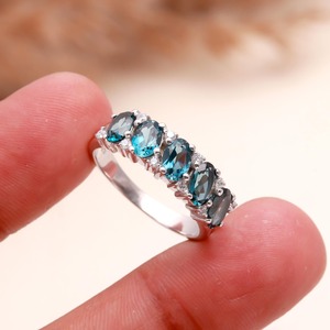 Anillo de Plata de Ley 925 con Cinco Topacios Azules Ovalados de Londres de 6x4mm, Joyería Elegante con Piedras Preciosas, Regalo de Aniversario para Mujer, Estilo Cóctel - Product Image 3