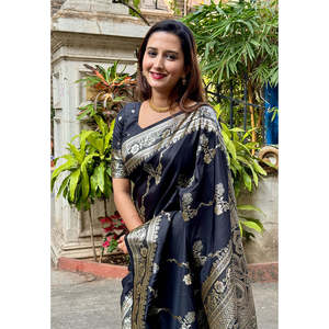 ผ้าส่าหรีไหมแบนาราซีสีดำทอลายจาล ผ้าไหมเนื้อนุ่ม แต่งด้วยดิ้นทอง งานฝีมืออินเดียและปากีสถาน โดย Elite Weaves - Product Image 2