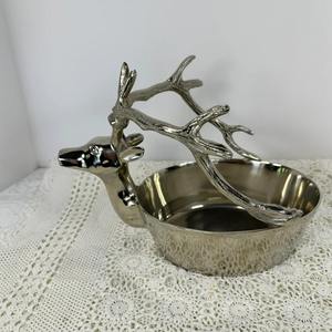 Bol décoratif en argent fini miroir avec motif tête de renne, parfait pour la décoration saisonnière, le style festif et les cadeaux - Product Image 3