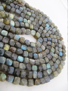 Perles en labradorite naturelle, forme cube 3D, 6 à 8 mm, facettées, vendues par brin de 8 pouces - Product Image 2